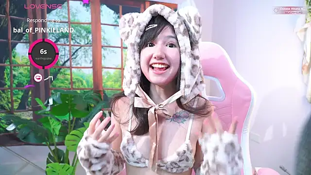 Snapshot of Pinkie_Princes chatting on September 2025 01:40:01 AM Pinkie Princes online show from September 2025 01:40:01 AM