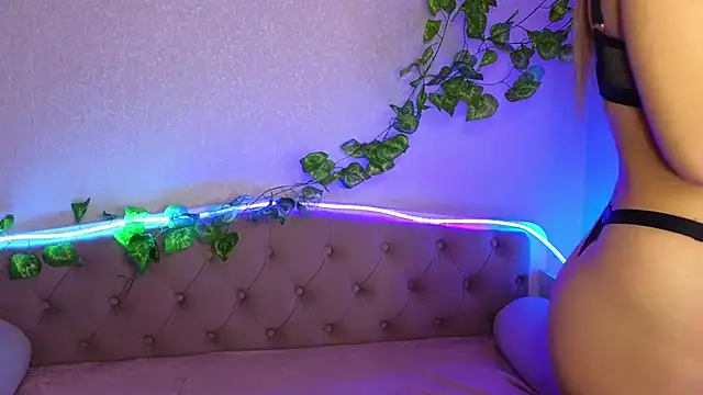 Snapshot of ParadisePleasure_ chatting on January 2025 01:47:01 AM ParadisePleasure  online show from January 2025 01:47:01 AM