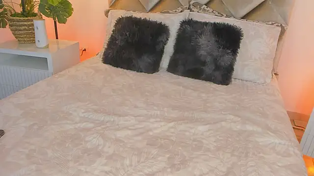 malaia hills online show from April 2026 06:50:01 PM