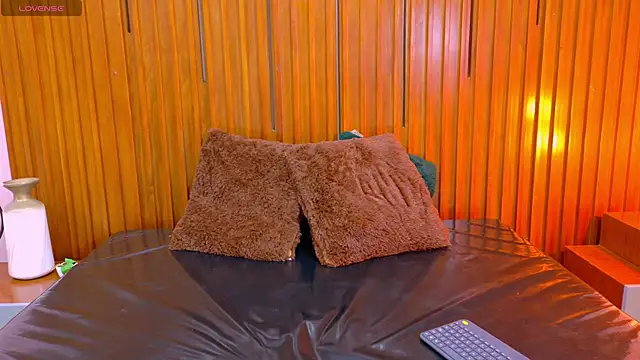 SilvanaCapelli online show from November 2025 08:30:01 PM