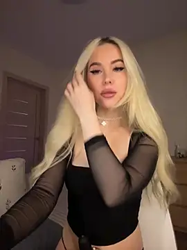 Snapshot of xDinnax chatting on October 2025 01:48:02 PM xDinnax online show from October 2025 01:48:02 PM