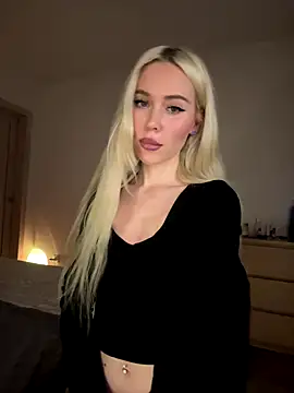 Snapshot of xDinnax chatting on December 2025 03:49:02 PM xDinnax online show from December 2025 03:49:02 PM