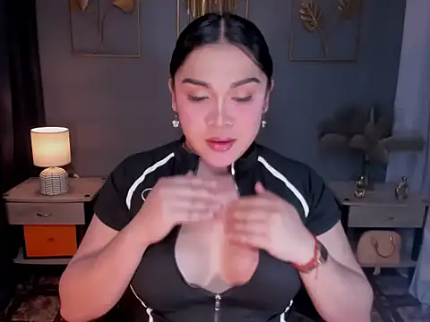 Snapshot of MaxeneCullens chatting on October 2025 02:45:02 AM MaxeneCullens online show from October 2025 02:45:02 AM