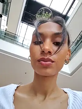 Leaberry online show from October 2025 07:46:02 PM