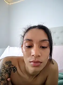 Leaberry online show from November 2025 06:57:02 PM