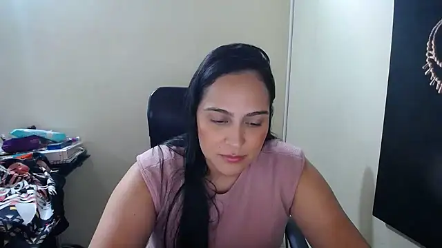 Snapshot of kendall_52 chatting on February 2025 02:13:02 PM kendall 52 online show from February 2025 02:13:02 PM