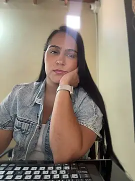 Snapshot of kendall_52 chatting on April 2026 05:33:02 PM kendall 52 online show from April 2026 05:33:02 PM