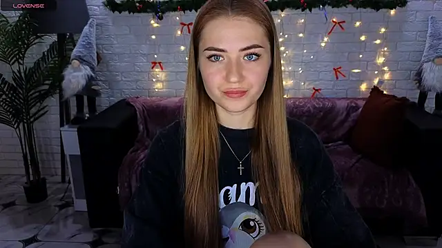 Snapshot of Adelyna_Bird chatting on December 2024 07:35:01 AM Adelyna Bird online show from December 2024 07:35:01 AM