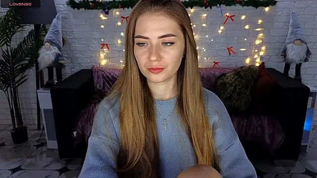 Snapshot of Adelyna_Bird chatting on December 2024 07:17:01 AM Adelyna Bird online show from December 2024 07:17:01 AM