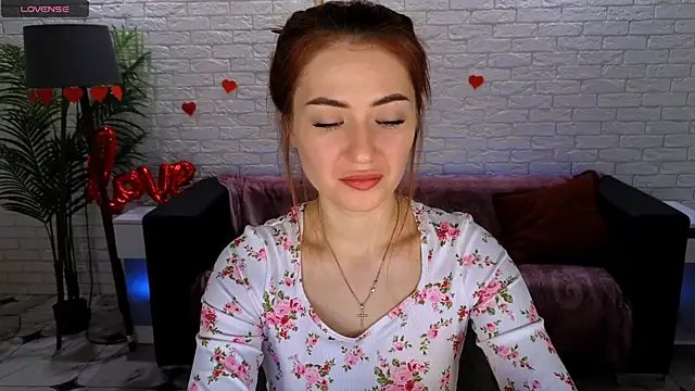 Snapshot of Adelyna_Bird chatting on February 2025 06:54:01 AM Adelyna Bird online show from February 2025 06:54:01 AM