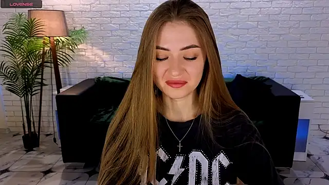 Snapshot of Adelyna_Bird chatting on March 2025 07:23:02 AM Adelyna Bird online show from March 2025 07:23:02 AM