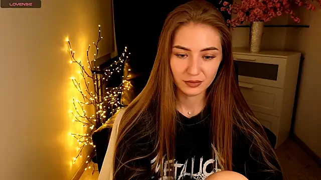 Adelyna Bird online show from June 2026 06:28:01 AM