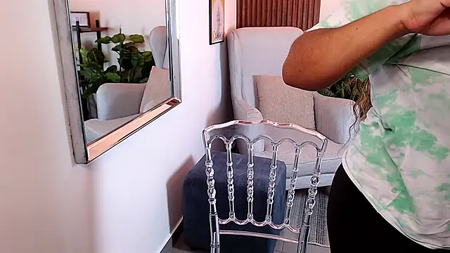 Snapshot of Kenya--Buhle chatting on February 2025 06:15:02 PM Kenya--Buhle online show from February 2025 06:15:02 PM