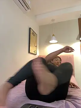 Snapshot of Kenya--Buhle chatting on November 2025 06:41:02 PM Kenya--Buhle online show from November 2025 06:41:02 PM