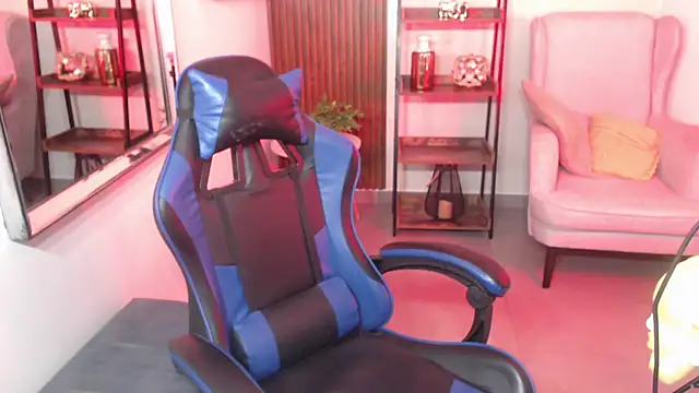 Snapshot of Kenya--Buhle chatting on November 2025 06:18:01 PM Kenya--Buhle online show from November 2025 06:18:01 PM