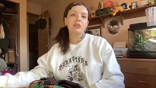 Snapshot of SweetMaisie chatting on February 2026 12:59:01 AM SweetMaisie online show from February 2026 12:59:01 AM