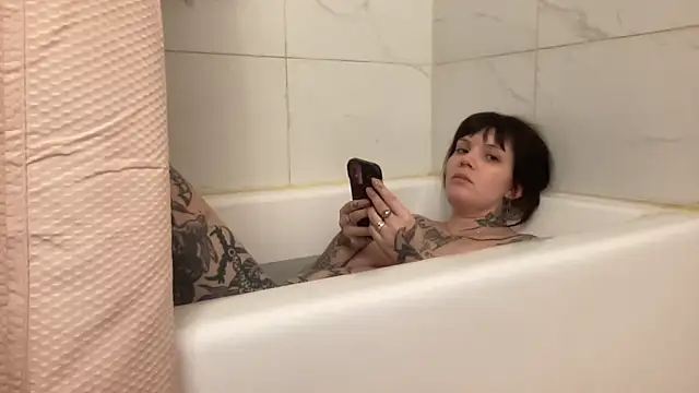 Snapshot of SweetMaisie chatting on March 2026 02:46:01 AM SweetMaisie online show from March 2026 02:46:01 AM