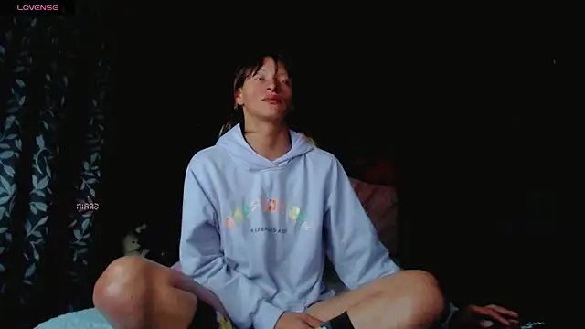 Summer XO online show from January 2025 04:52:01 AM