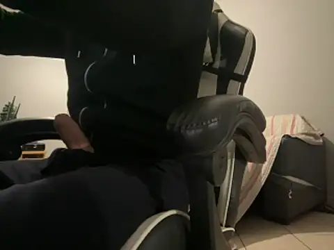 simoninside25 online show from December 2025 08:24:02 PM