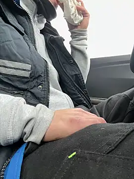 simoninside25 online show from December 2025 12:32:01 PM