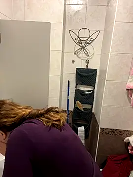 Snapshot of DienkaGreen chatting on December 2025 04:44:02 AM DienkaGreen online show from December 2025 04:44:02 AM