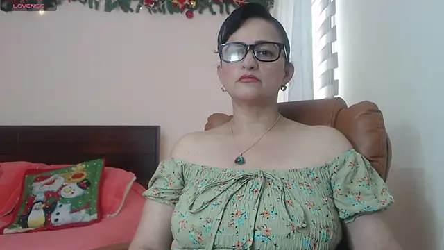 Snapshot of ISABEEL_SOFIA01 chatting on October 2025 05:04:02 PM ISABEEL SOFIA01 online show from October 2025 05:04:02 PM