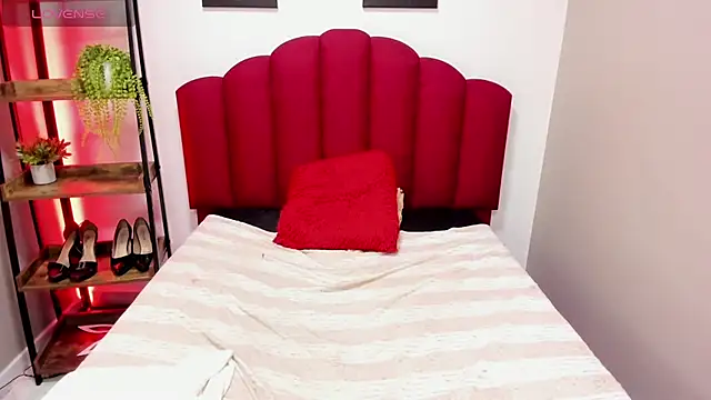 Snapshot of Ashleyyrobert chatting on December 2024 06:27:02 PM Ashleyyrobert online show from December 2024 06:27:02 PM