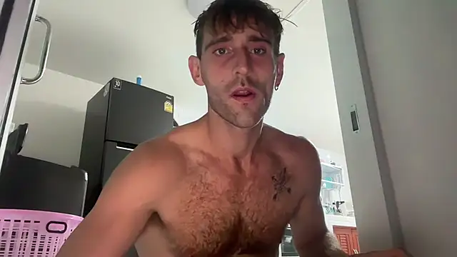 Snapshot of lukegunn chatting on December 2024 11:06:02 PM lukegunn online show from December 2024 11:06:02 PM