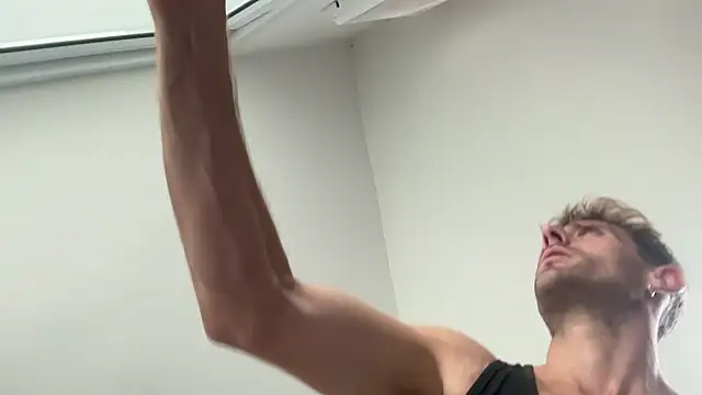 Snapshot of lukegunn chatting on December 2024 02:36:01 AM lukegunn online show from December 2024 02:36:01 AM