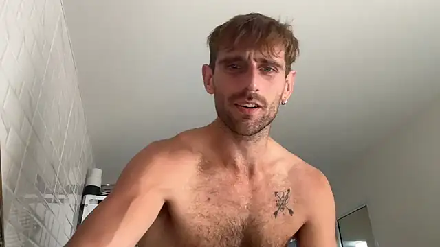 Snapshot of lukegunn chatting on December 2024 11:10:01 PM lukegunn online show from December 2024 11:10:01 PM