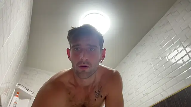 Snapshot of lukegunn chatting on February 2025 11:45:01 PM lukegunn online show from February 2025 11:45:01 PM