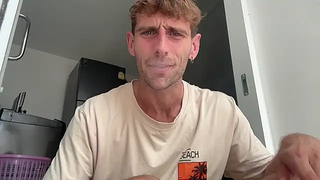 Snapshot of lukegunn chatting on February 2025 06:55:01 AM lukegunn online show from February 2025 06:55:01 AM