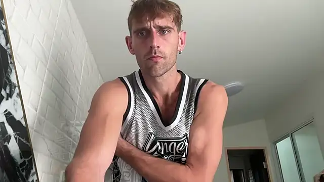 Snapshot of lukegunn chatting on March 2025 03:00:02 AM lukegunn online show from March 2025 03:00:02 AM