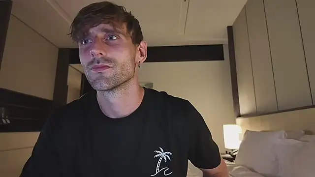 Snapshot of lukegunn chatting on October 2025 12:47:02 PM lukegunn online show from October 2025 12:47:02 PM