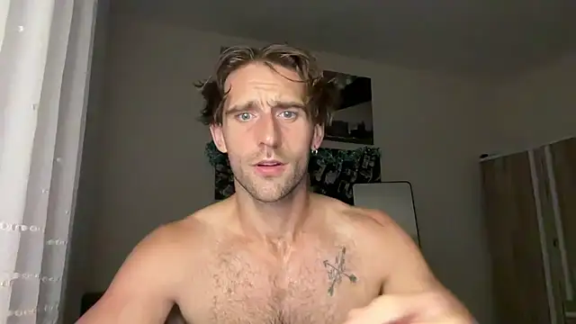 Snapshot of lukegunn chatting on December 2025 10:59:02 PM lukegunn online show from December 2025 10:59:02 PM