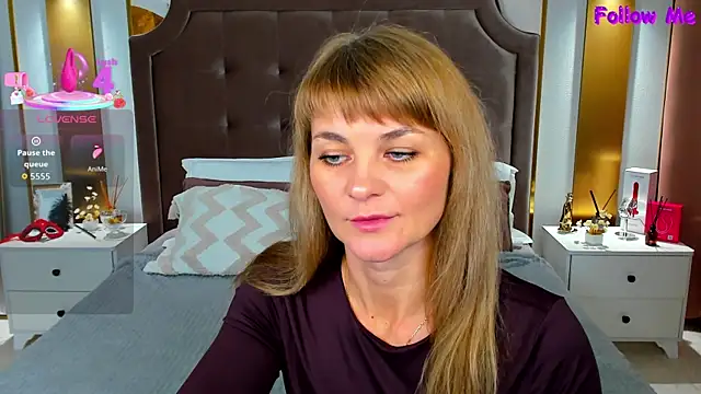 Snapshot of annasimonsj chatting on November 2025 01:04:02 AM annasimonsj online show from November 2025 01:04:02 AM