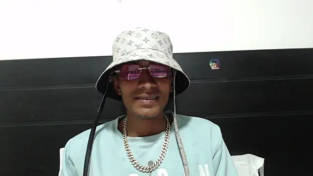 stifen  online show from February 2025 04:05:01 AM