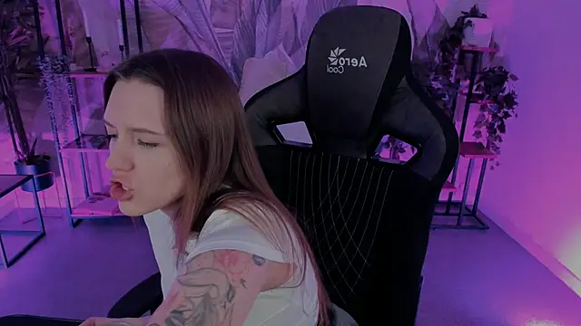 Snapshot of JennyDens chatting on March 2025 05:31:02 AM JennyDens online show from March 2025 05:31:02 AM