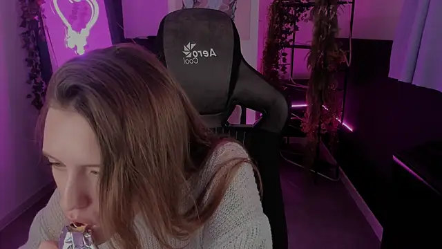 Snapshot of JennyDens chatting on September 2025 03:17:01 PM JennyDens online show from September 2025 03:17:01 PM