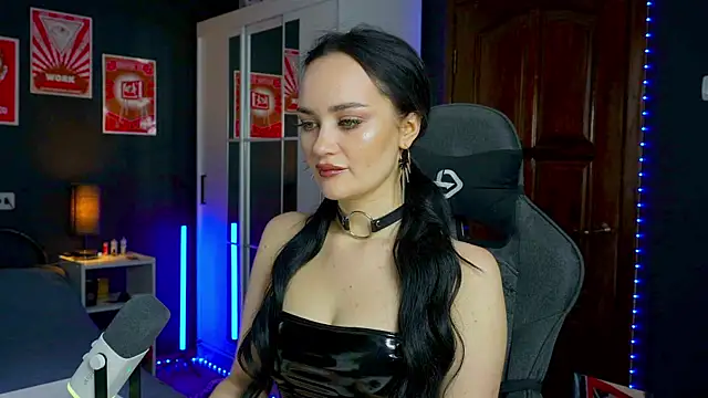 QueenAliss online show from November 2025 03:49:02 AM