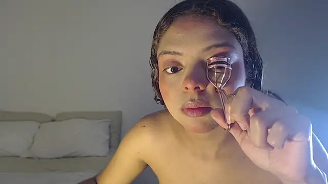 Snapshot of ValienteGirl_ chatting on February 2026 02:43:02 AM ValienteGirl online show from February 2026 02:43:02 AM