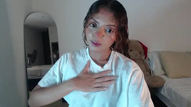 Snapshot of ValienteGirl_ chatting on February 2026 02:12:02 AM ValienteGirl online show from February 2026 02:12:02 AM