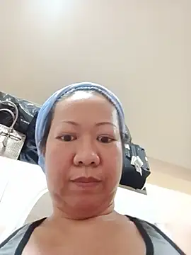 Snapshot of Sweet_Lady30 chatting on August 2026 06:46:01 PM Sweet Lady30 online show from August 2026 06:46:01 PM
