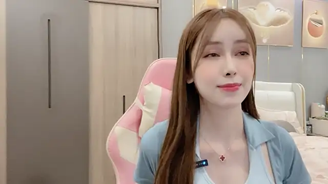 Snapshot of ANNA102 chatting on January 2025 03:50:01 PM ANNA102 online show from January 2025 03:50:01 PM