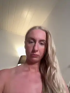 Snapshot of CutieEmy chatting on June 2026 08:17:01 PM CutieEmy online show from June 2026 08:17:01 PM