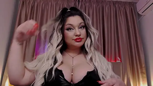 Snapshot of Larissa_K chatting on November 2025 07:46:01 PM Larissa K online show from November 2025 07:46:01 PM