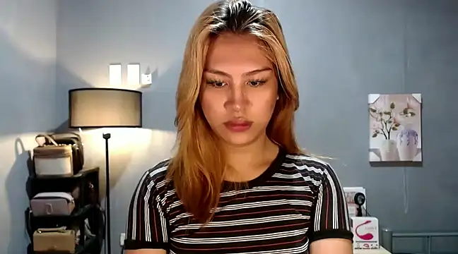 Snapshot of luxxy_grand chatting on January 2025 12:27:02 AM luxxy grand online show from January 2025 12:27:02 AM