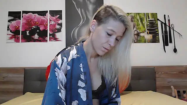 Naschkatze01 online show from October 2025 07:34:01 AM