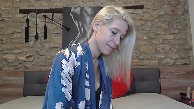 Naschkatze01 online show from December 2025 07:56:02 PM