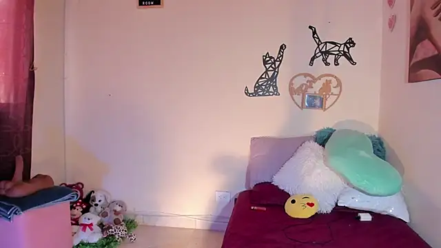 annyluna1 online show from October 2025 04:18:01 PM